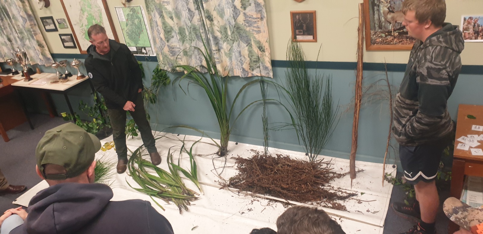 HUNTS course indoor session ? plant and habitat identification